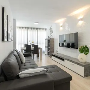 https://apartamento-benalmadena-puerto-marina.hotelsinnerja.org